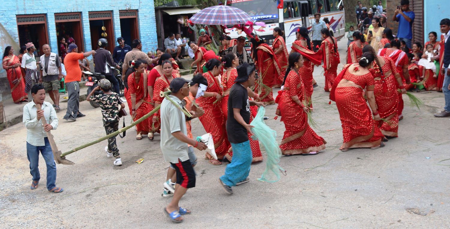 गाउँमा जात्राको रौनक, सहरमा भने हराउँदै 